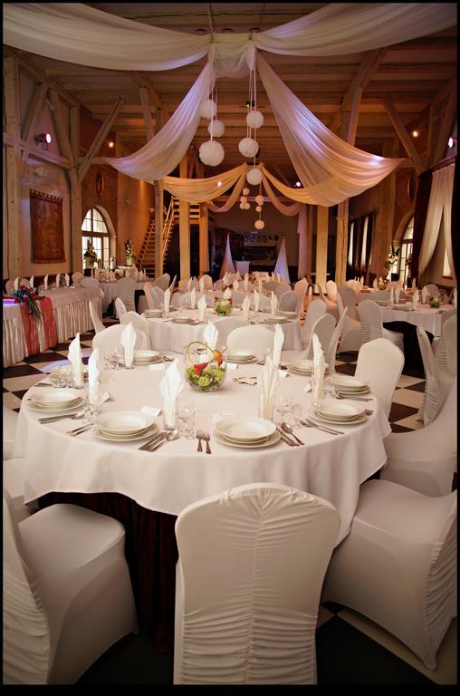 Palac Wiechlice - Hotel, Restaurant, Spa Szprotawa Ngoại thất bức ảnh