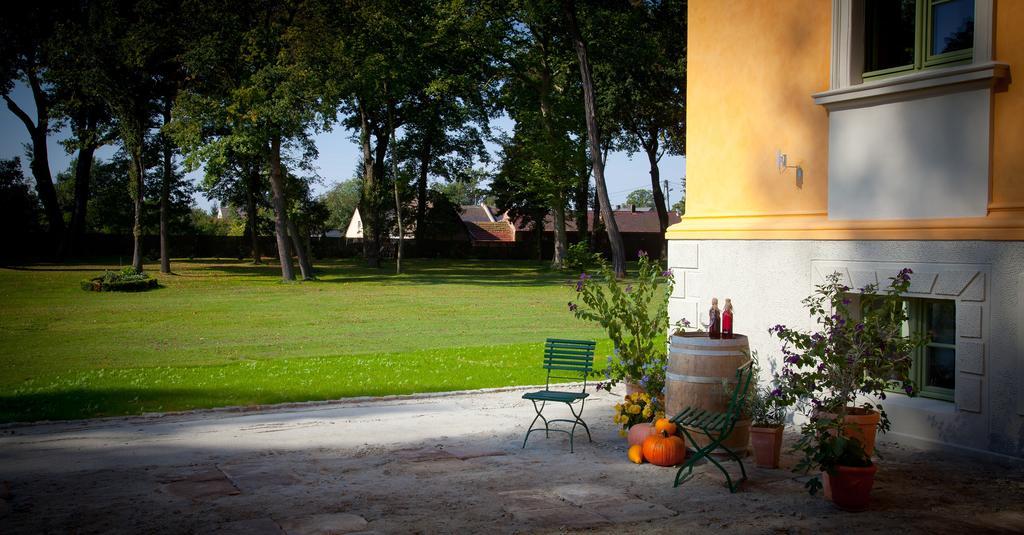 Palac Wiechlice - Hotel, Restaurant, Spa Szprotawa Ngoại thất bức ảnh
