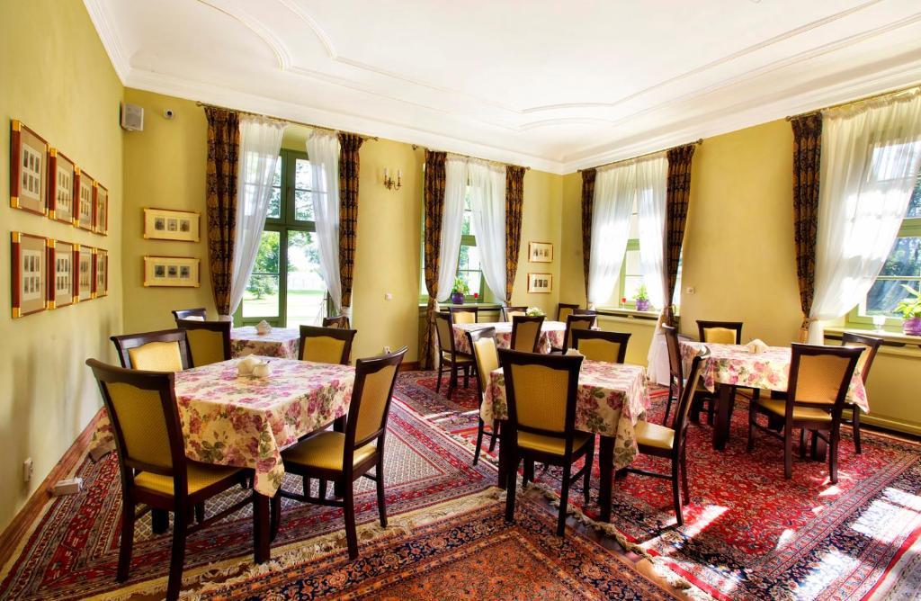 Palac Wiechlice - Hotel, Restaurant, Spa Szprotawa Ngoại thất bức ảnh